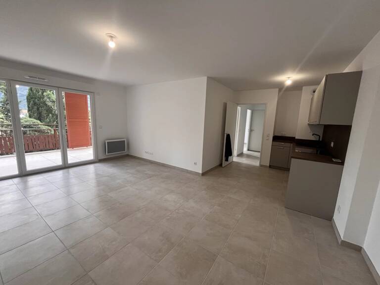 3 PIECES TERRASSE ET STATIONNEMENT — photo 1