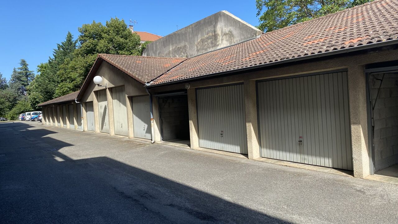 garage  pièces 15 m2 à louer à Romans-sur-Isère (26100)