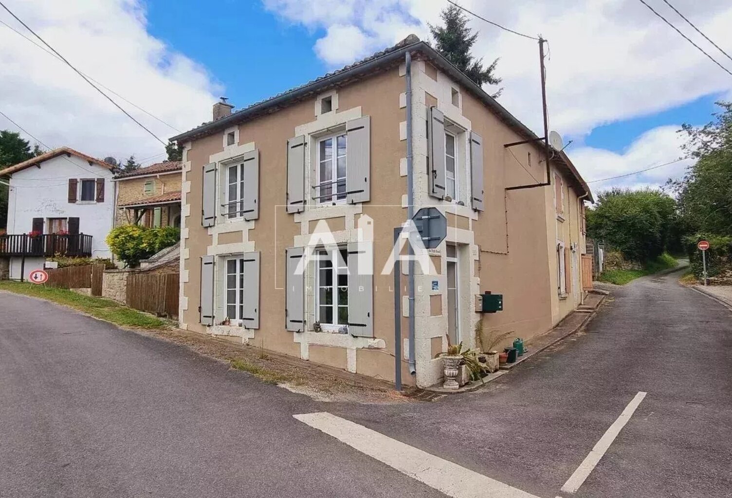 Maison 66.30m², 2 chambres, parking privé et jardin — photo 1