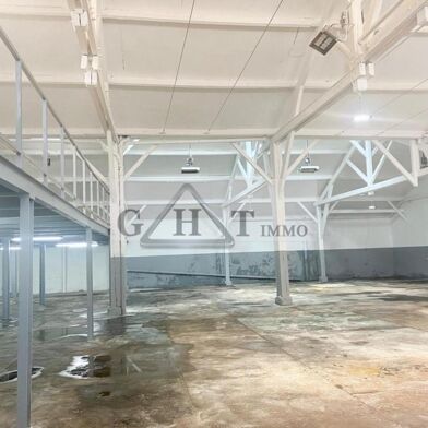 Local industriel  6076 €