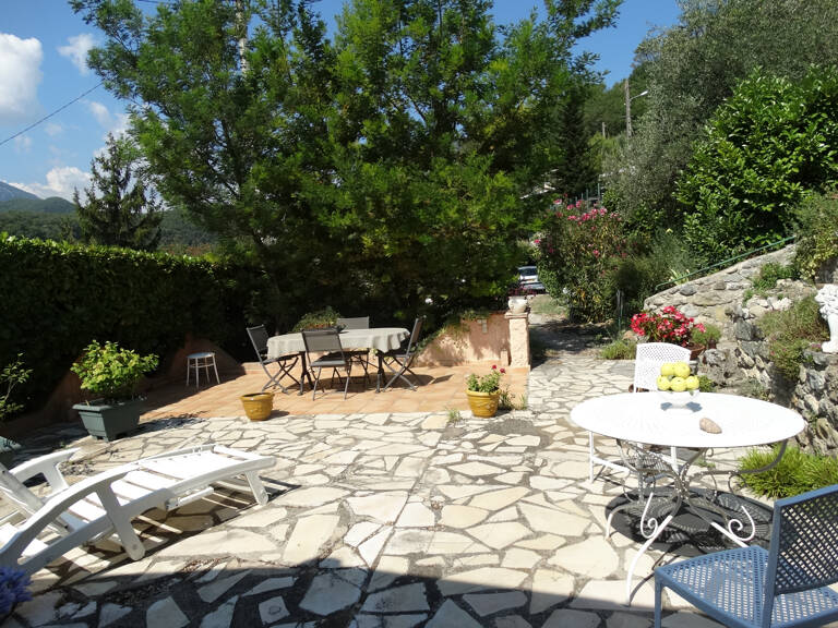 Jolie maison située à Roquesteron — photo 1