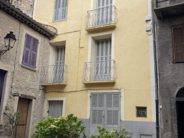 Jolie appartement sis sur la commune de Clans — photo du bien