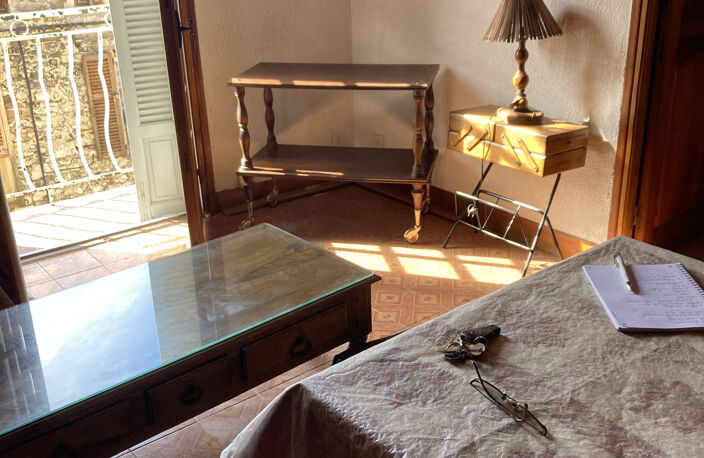 Jolie appartement sis sur la commune de Clans — photo 3
