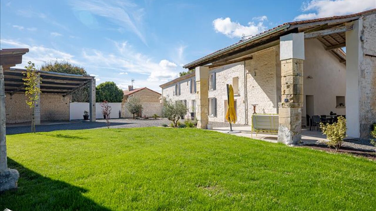 maison 6 pièces 247 m2 à vendre à Les Touches-de-Périgny (17160)