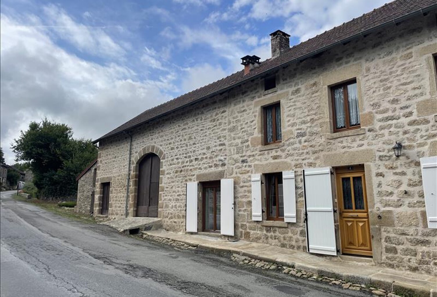 Maison en pierre de 7 pièces principales — photo 1