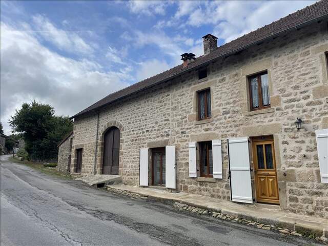 Maison en pierre de 7 pièces principales — photo du bien