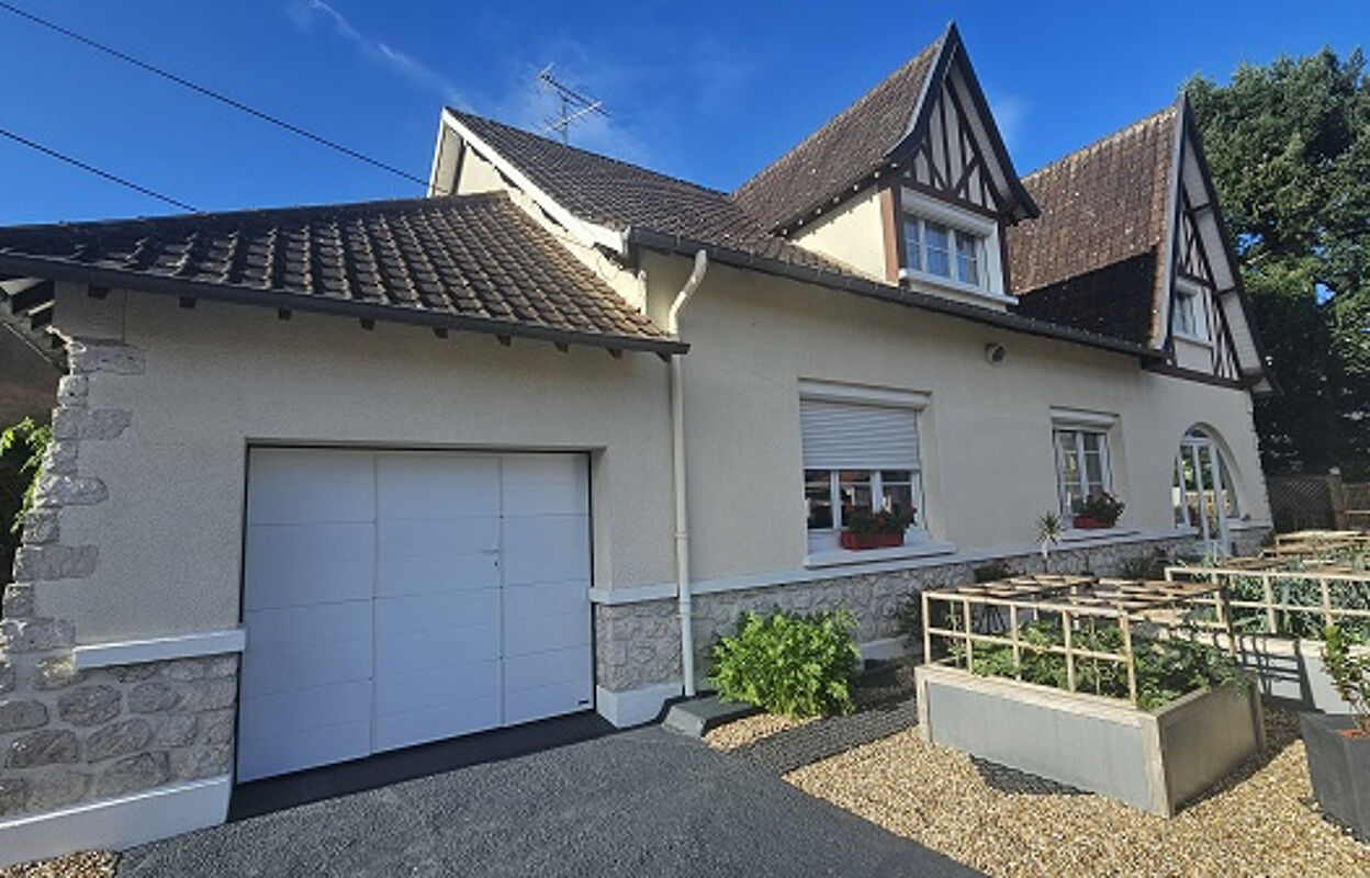 maison 6 pièces 199 m2 à vendre à La Ferté-Saint-Cyr (41220)