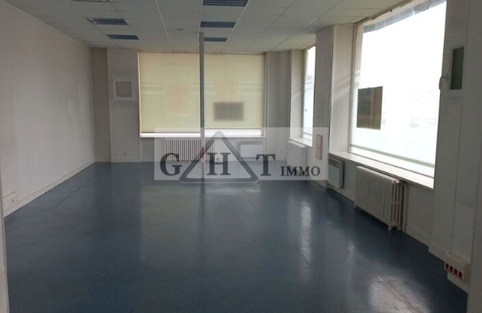BOUTIQUE A LOUER 349M² A MELUN — photo 2