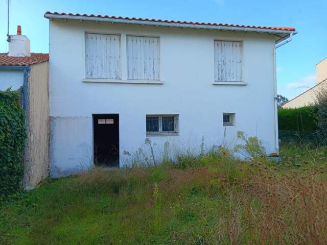 Maison à rénover. Bord de mer — photo du bien