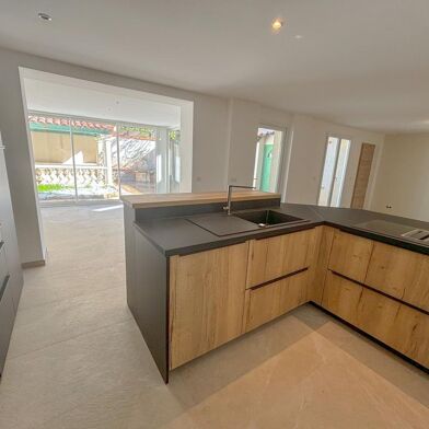 Maison 5 pièces 749000 €