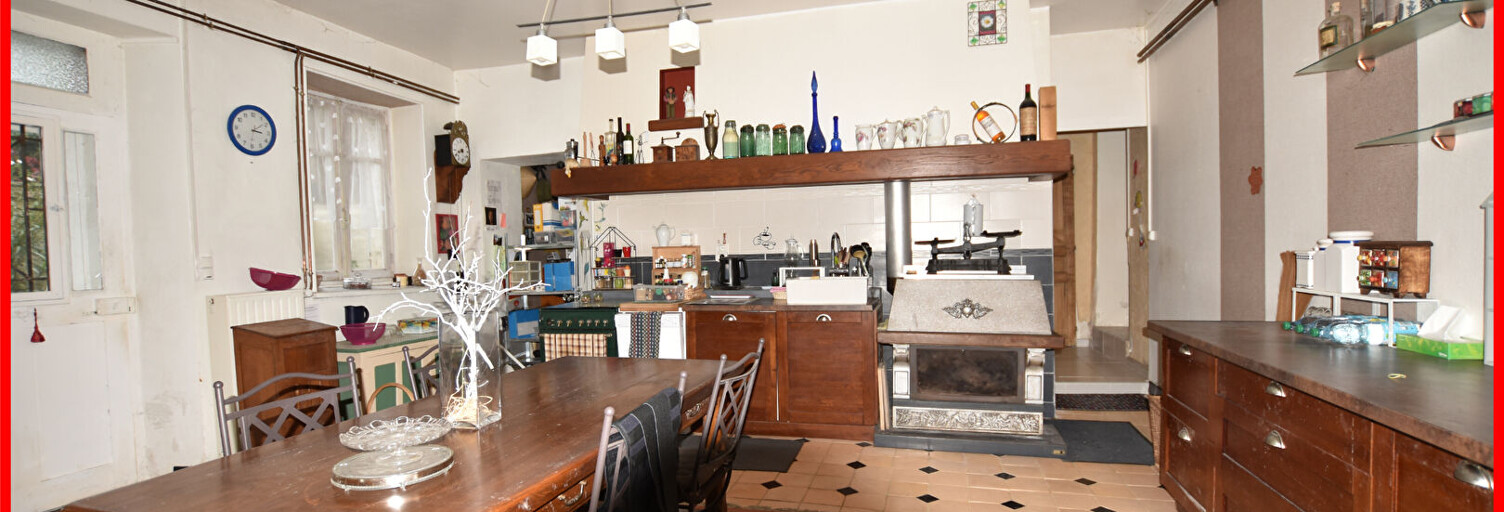 Maison 9 Pièces 260 m² à vendre à Saint-Gérand-le-Puy (03150)