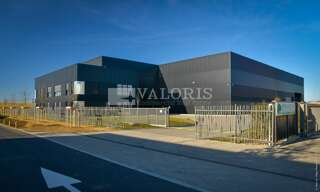 Commerce  2883 m² à louer à Genas (69740)