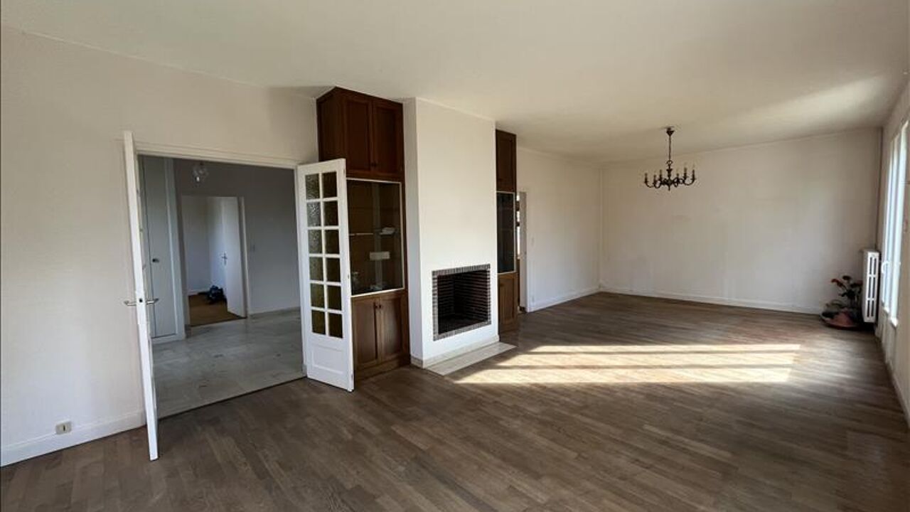 maison 7 pièces 214 m2 à vendre à Saint-Amand-Montrond (18200)