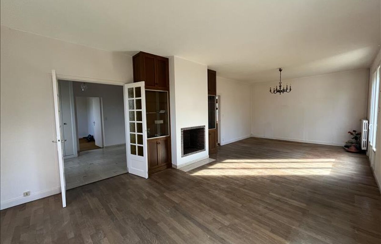 maison 7 pièces 214 m2 à vendre à Saint-Amand-Montrond (18200)