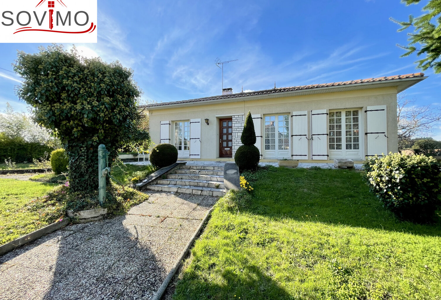 CENTRE BOURG, ENSEMBLE IMMOBILIER : AGREABLE PAVILLON DE 197 — photo 1