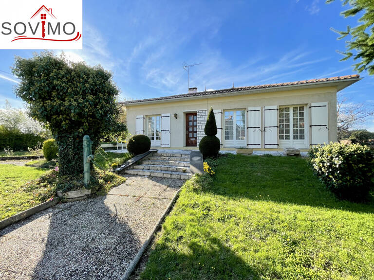 CENTRE BOURG, ENSEMBLE IMMOBILIER : AGREABLE PAVILLON DE 197 — photo 1