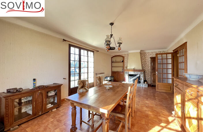 CENTRE BOURG, ENSEMBLE IMMOBILIER : AGREABLE PAVILLON DE 197 — photo 2
