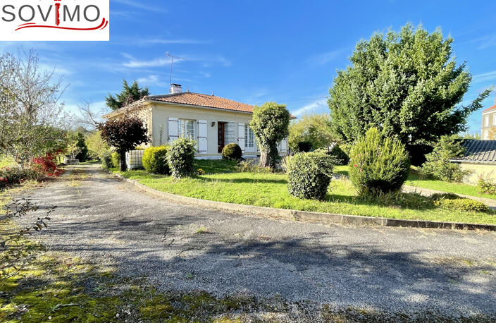 CENTRE BOURG, ENSEMBLE IMMOBILIER : AGREABLE PAVILLON DE 197 — photo 3