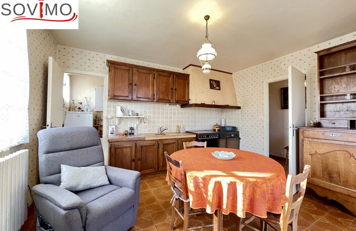 CENTRE BOURG, ENSEMBLE IMMOBILIER : AGREABLE PAVILLON DE 197 — photo 4