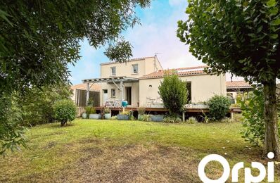 location maison 1 300 € CC /mois à proximité de Breuil-Magné (17870)