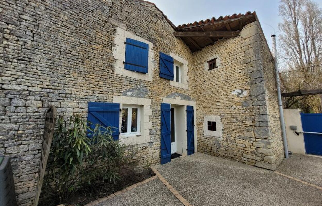 maison 8 pièces 245 m2 à vendre à Asnières-la-Giraud (17400)