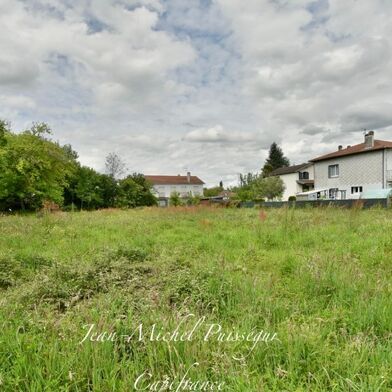 Terrain 875 m²