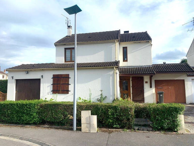 Maison de 105m2 située au calme, dans une impasse, à rénover — photo 1