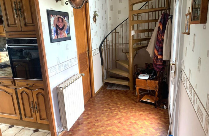 Maison de 105m2 située au calme, dans une impasse, à rénover — photo 2