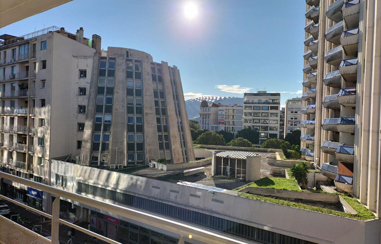 appartement 3 pièces 74 m2 à louer à Marseille 8 (13008)