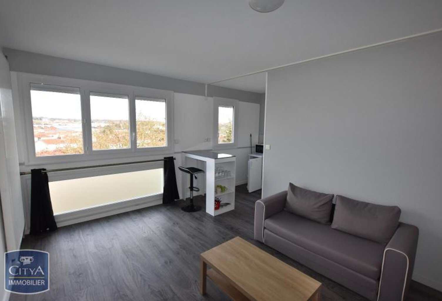 Location appartement 1 pièce 27 m² à Cholet (49300) — photo 1