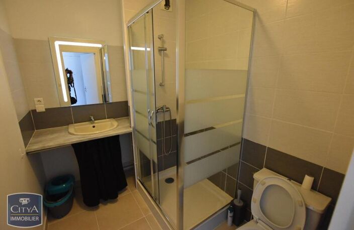 Location appartement 1 pièce 27 m² à Cholet (49300) — photo 3
