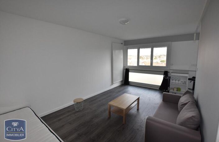 Location appartement 1 pièce 27 m² à Cholet (49300) — photo 4
