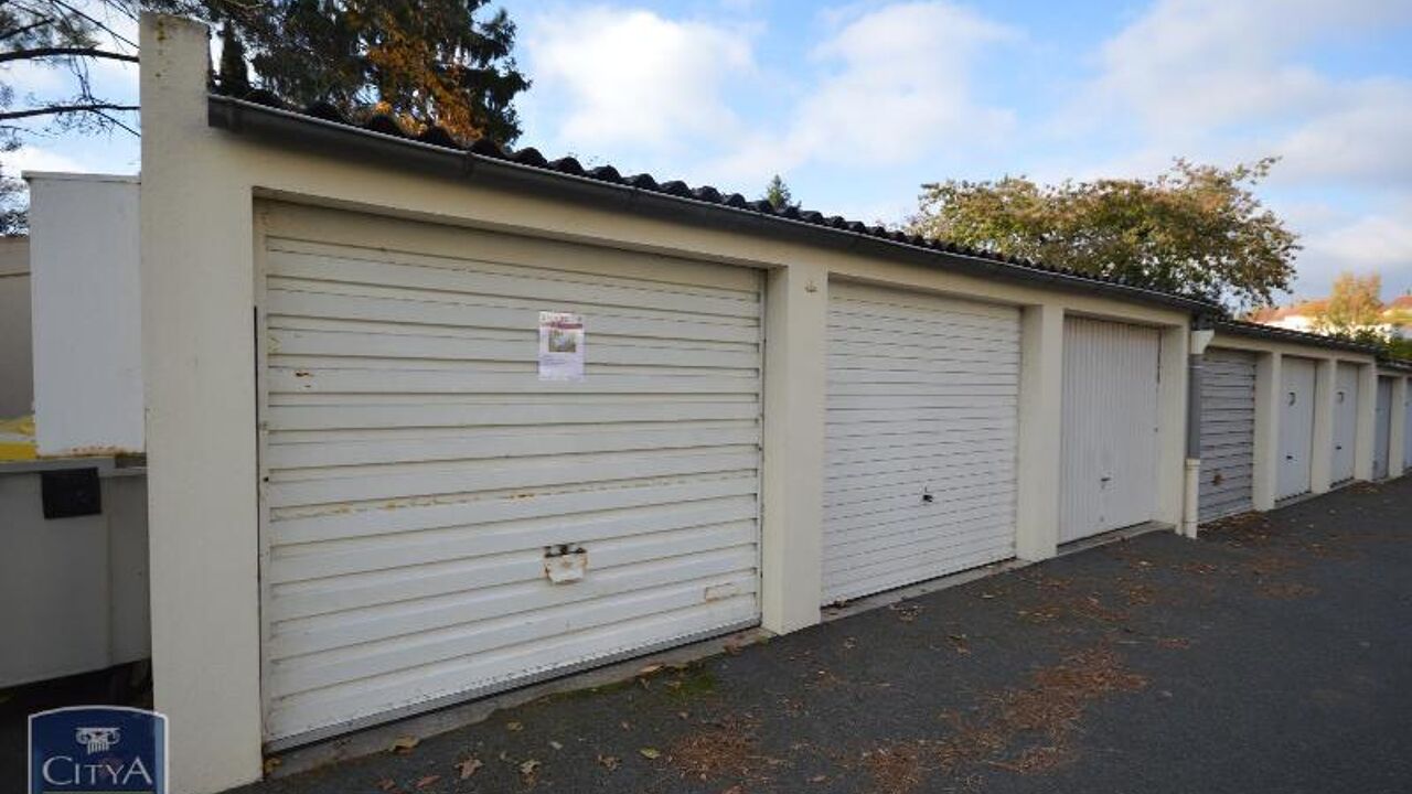 garage  pièces  m2 à louer à Cholet (49300)