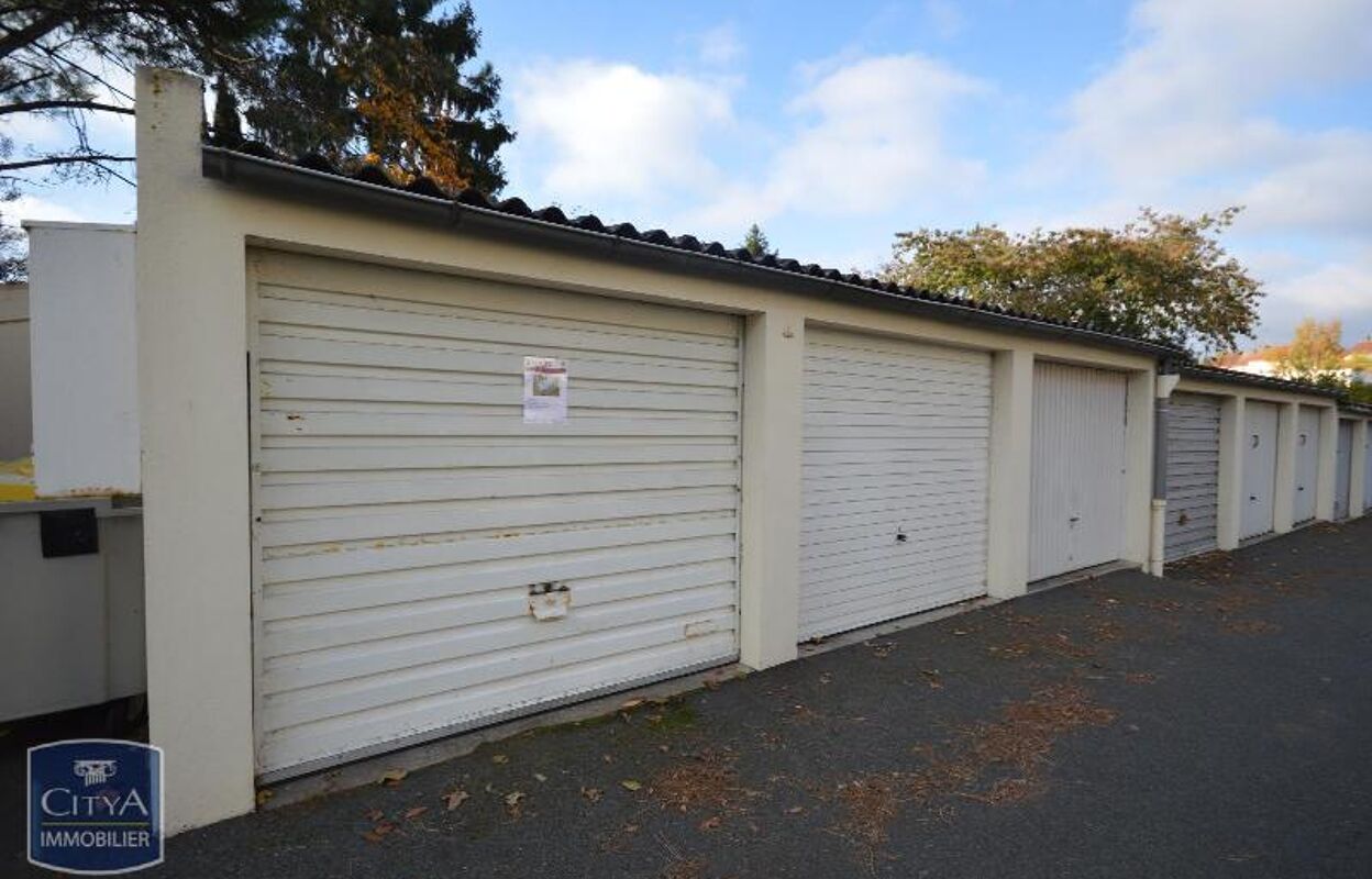 garage  pièces  m2 à louer à Cholet (49300)