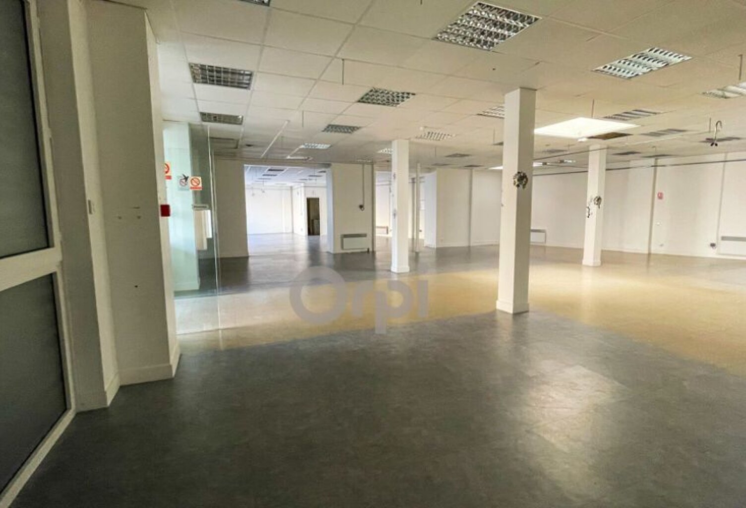 Local commercial  220 m2 Saint Junien centre — photo 1