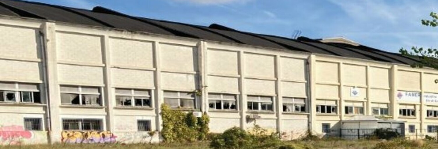 Commerce  4387 m² à vendre à Givors (69700)