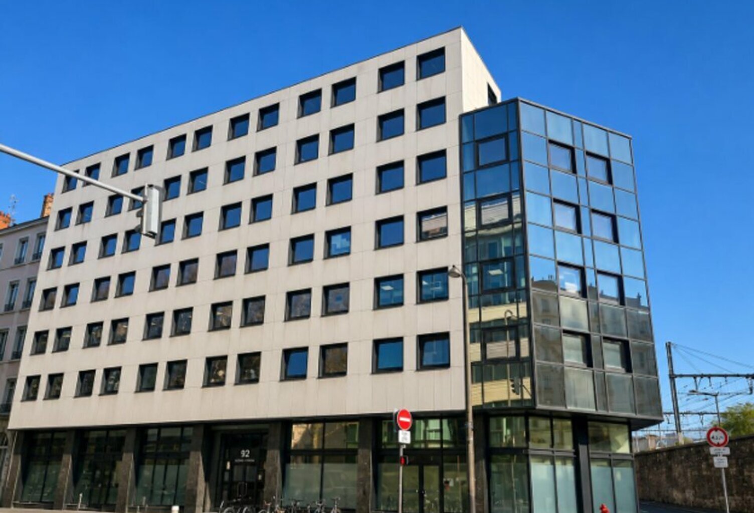 BUREAUX à LOUER — photo 1