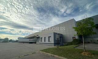 Commerce  3653 m² à louer à Saint-Priest (69800)