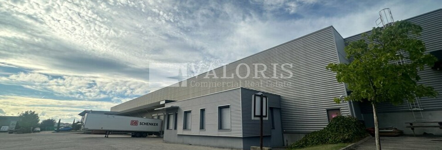 Commerce  3653 m² à louer à Saint-Priest (69800)