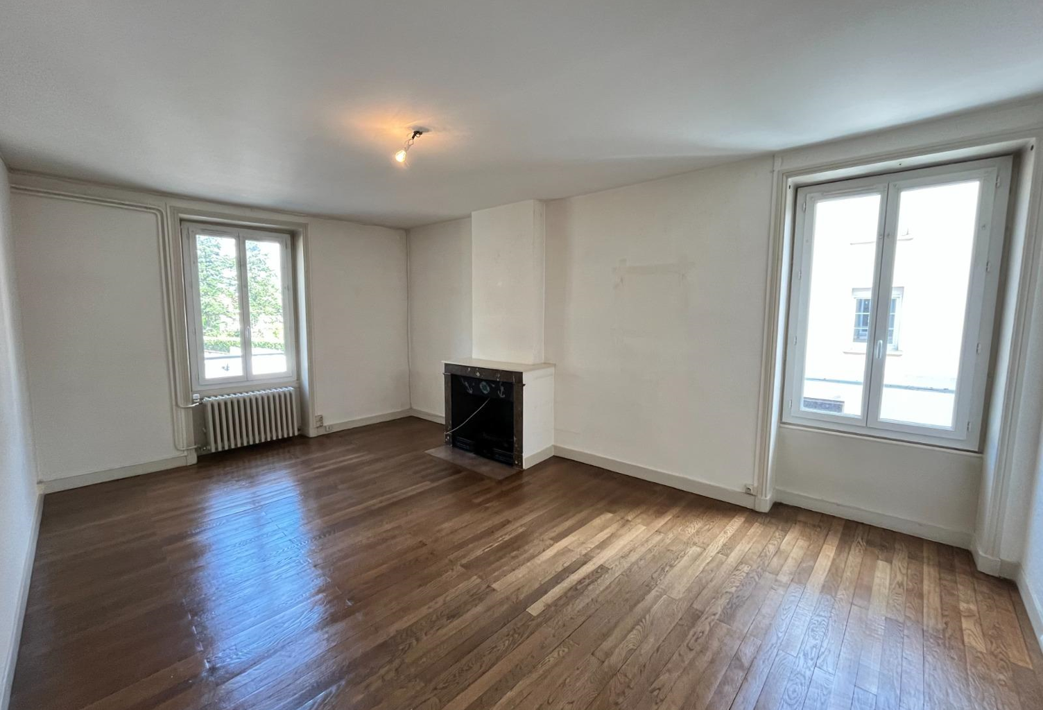 BELLEVILLE Appartement T3 bis — photo 1