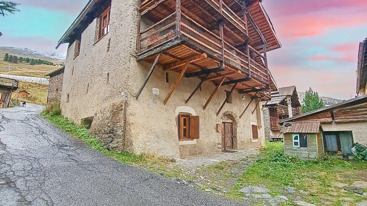 maison 11 pièces 303 m2 à vendre à Saint-Véran (05350)