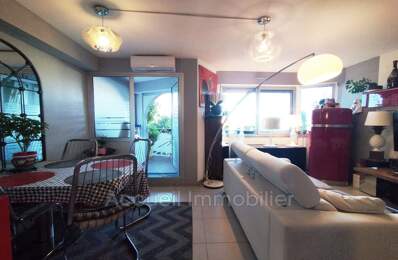 Studio avec grande cabine traversant rez-de-chaussée surélevé. — photo du bien