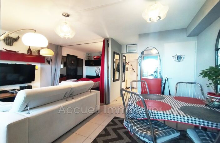 Studio avec grande cabine traversant rez-de-chaussée surélevé. — photo 2