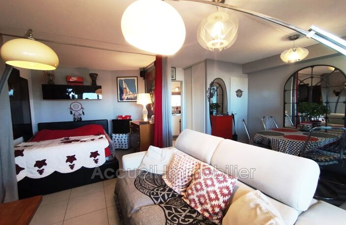 Studio avec grande cabine traversant rez-de-chaussée surélevé. — photo 4