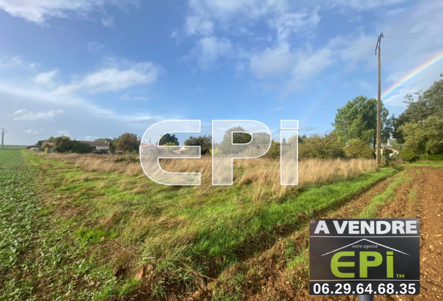 Terrain de 3049 m² borné (non viabilisé) situé sur la commun — photo 1