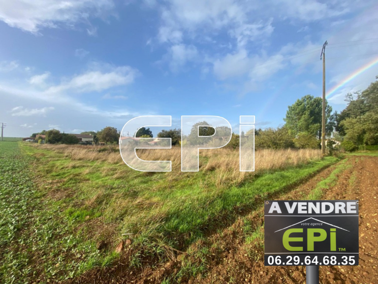 Terrain de 3049 m² borné (non viabilisé) situé sur la commun — photo 1