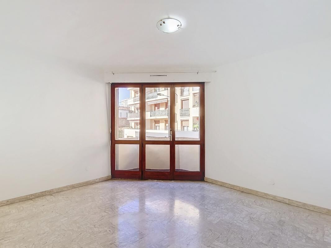 Appartement de type 2 avec balcon et cave