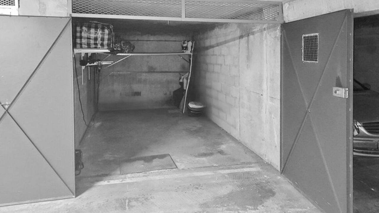 garage  pièces 13 m2 à vendre à Paris 10 (75010)