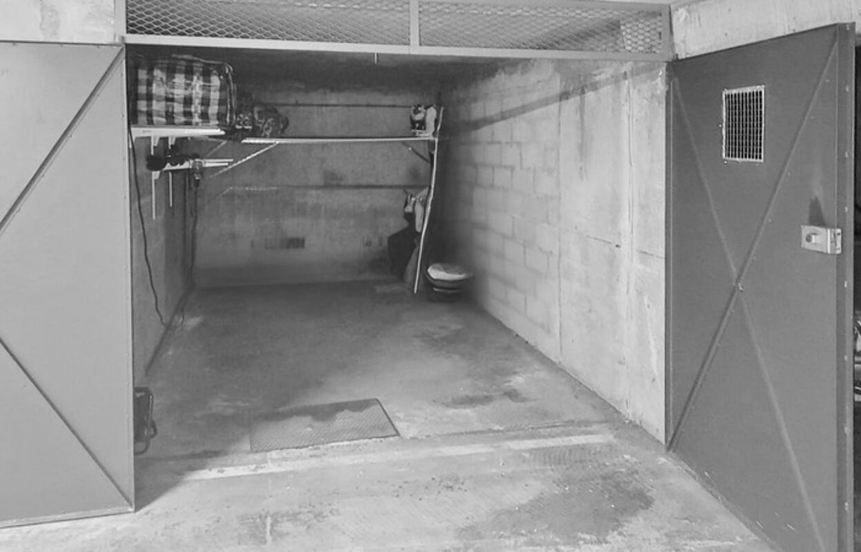 garage  pièces 13 m2 à vendre à Paris 10 (75010)