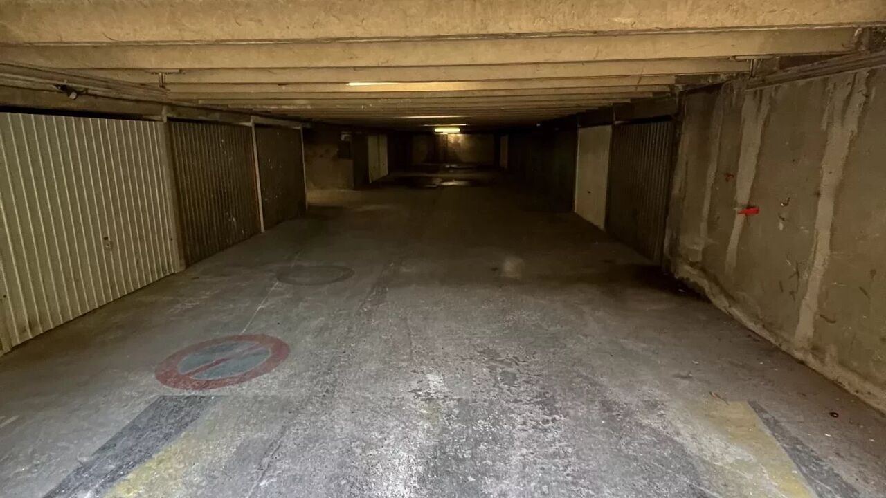 garage  pièces 12 m2 à louer à Vaulx-en-Velin (69120)